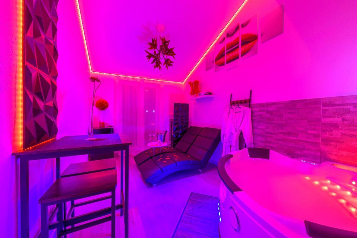 Love Room - Suite Romantique Avec Spa Privatif Le Puy-en-Velay المظهر الخارجي الصورة