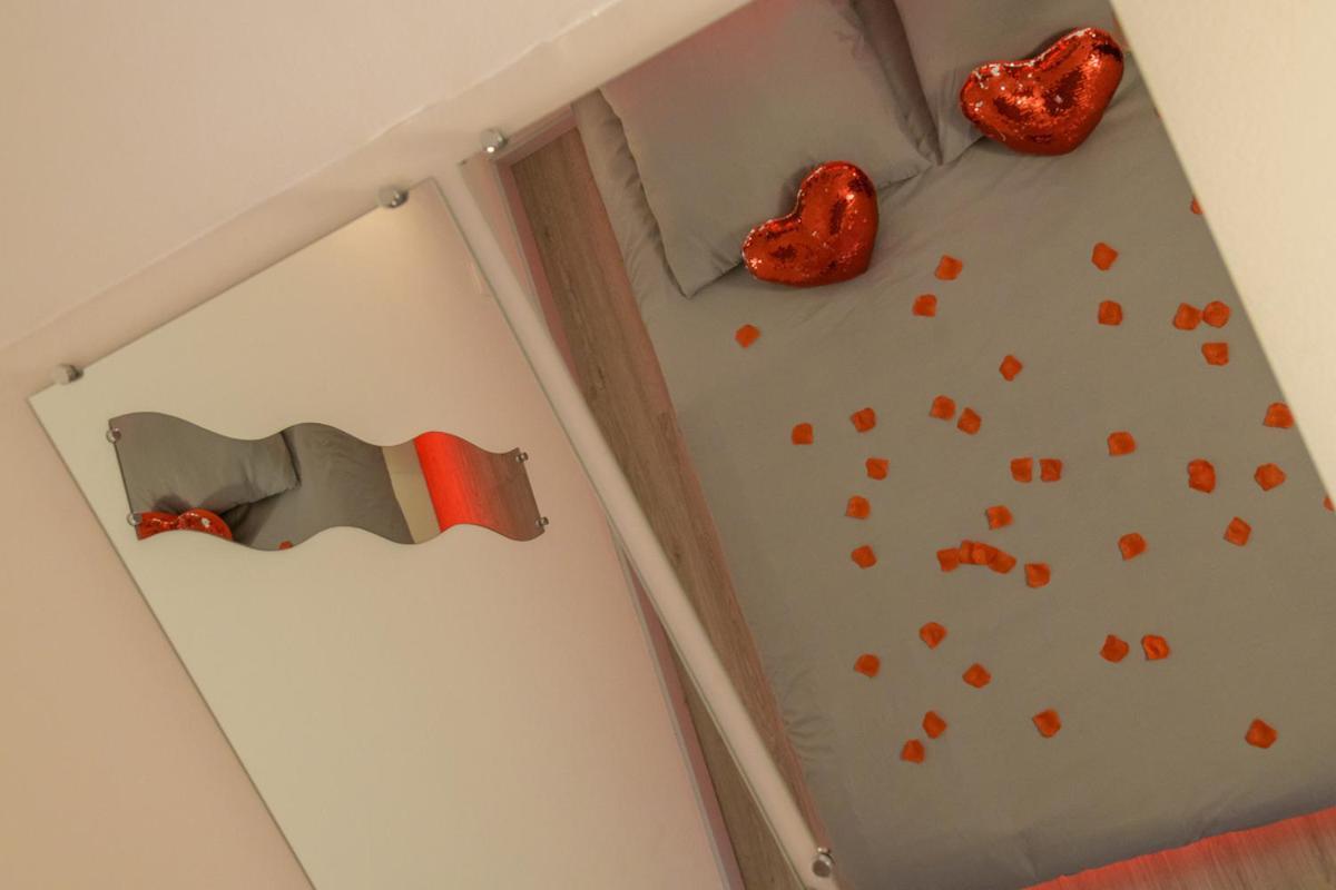 Love Room - Suite Romantique Avec Spa Privatif Le Puy-en-Velay المظهر الخارجي الصورة