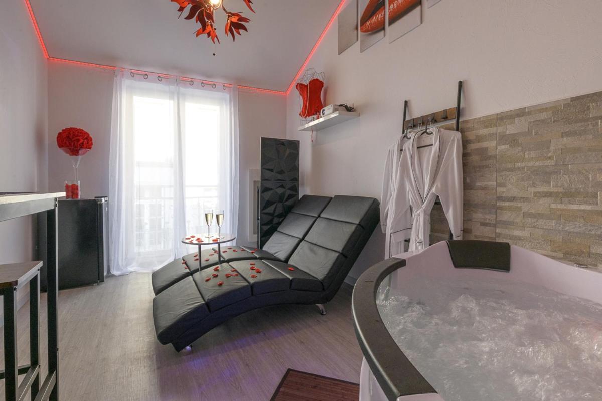 Love Room - Suite Romantique Avec Spa Privatif Le Puy-en-Velay المظهر الخارجي الصورة