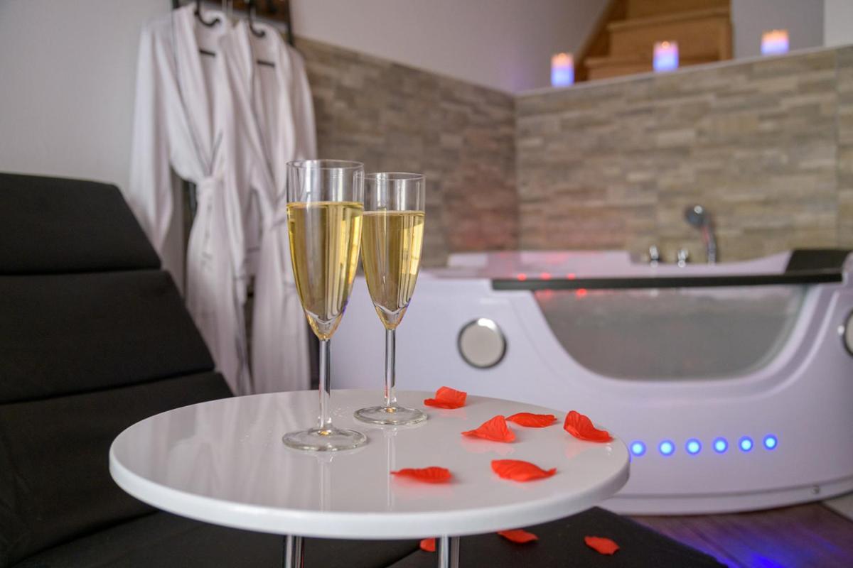 Love Room - Suite Romantique Avec Spa Privatif Le Puy-en-Velay المظهر الخارجي الصورة