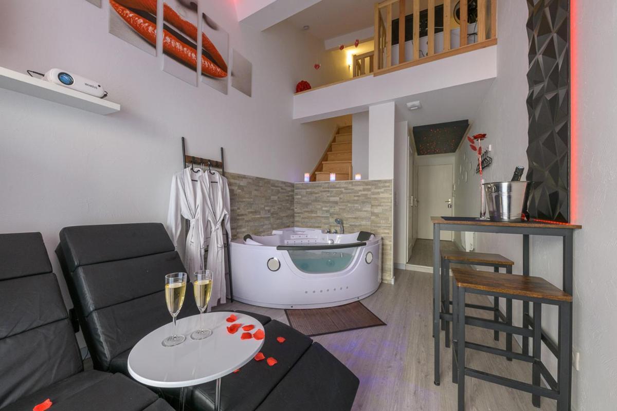 Love Room - Suite Romantique Avec Spa Privatif Le Puy-en-Velay المظهر الخارجي الصورة